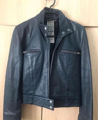 Chaqueta cuero Bershka azul marino T-36