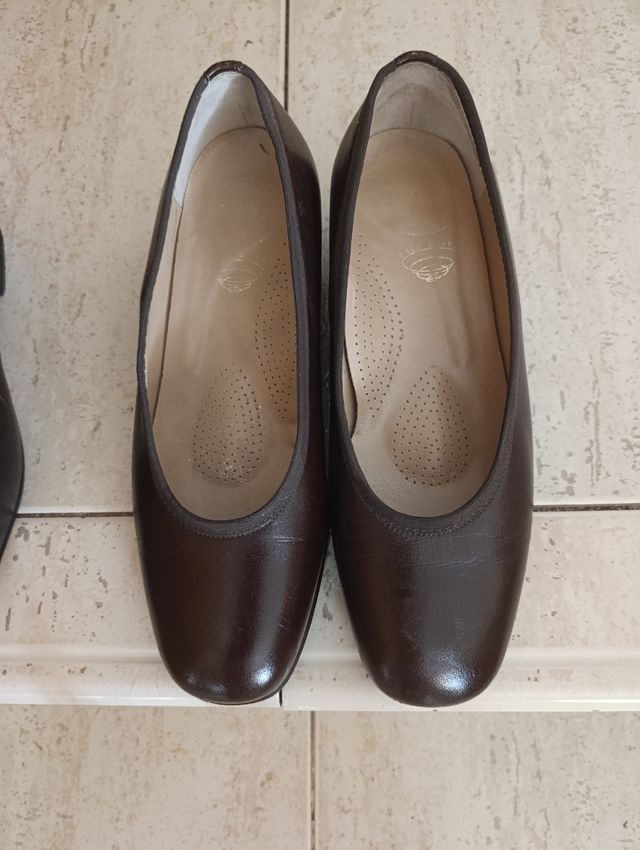 2 Zapatos de salón de piel talla 36