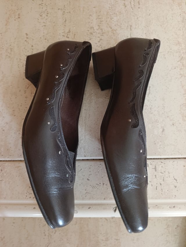 2 Zapatos de salón de piel talla 36