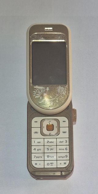 Nokia 7370 - teléfono móvil beige y dorado