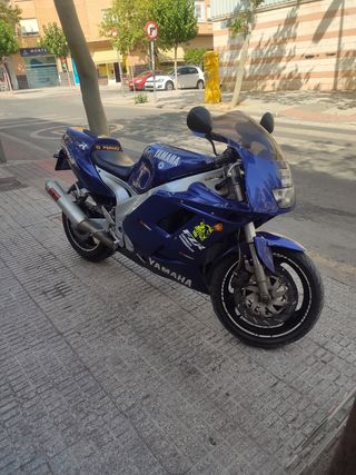 Yamaha fzr 1000 moto