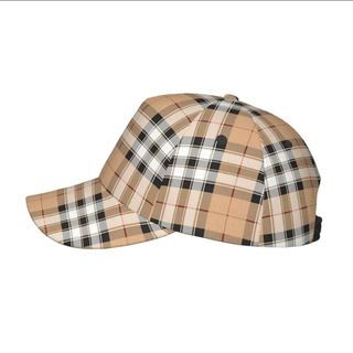 Gorra beige y marrón a cuadros