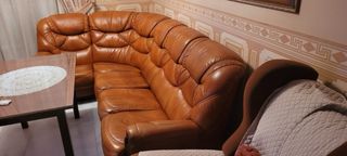 Sofá de cuero muy nuevo