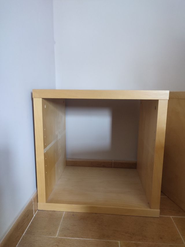 2 muebles auxiliares IKEA - Madera
