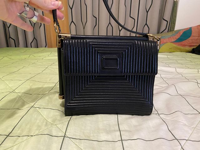 Bolso Roger Vivier - Negro con acentos metálicos