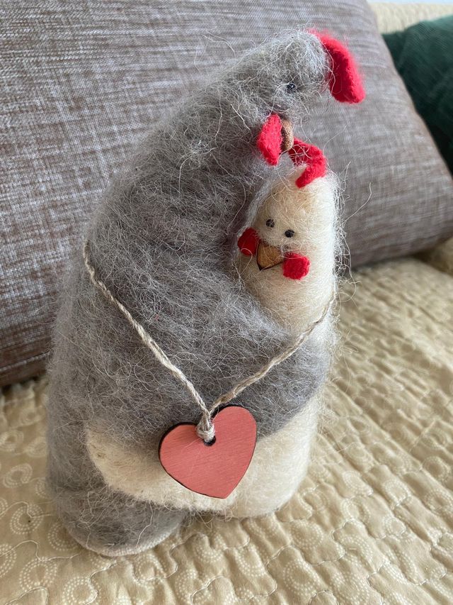 Gallina y gallo de lana artesanales