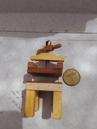 Prensa en miniatura 
