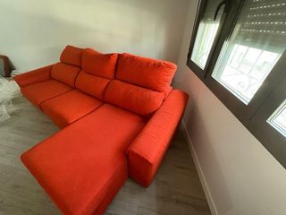 Sofá naranja muy poco uso