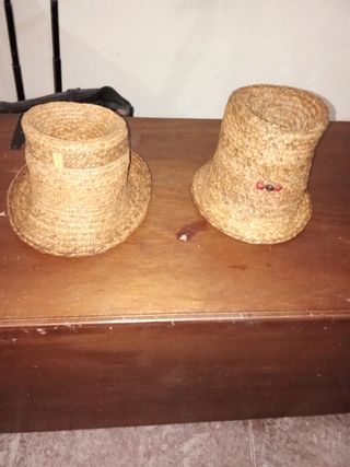 Sombreros rasta  hechos de vacua palmera tropical 