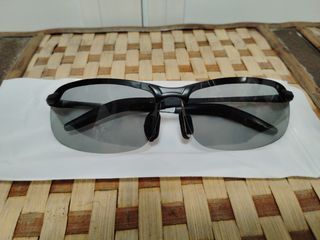 Gafas sol deportivas grises