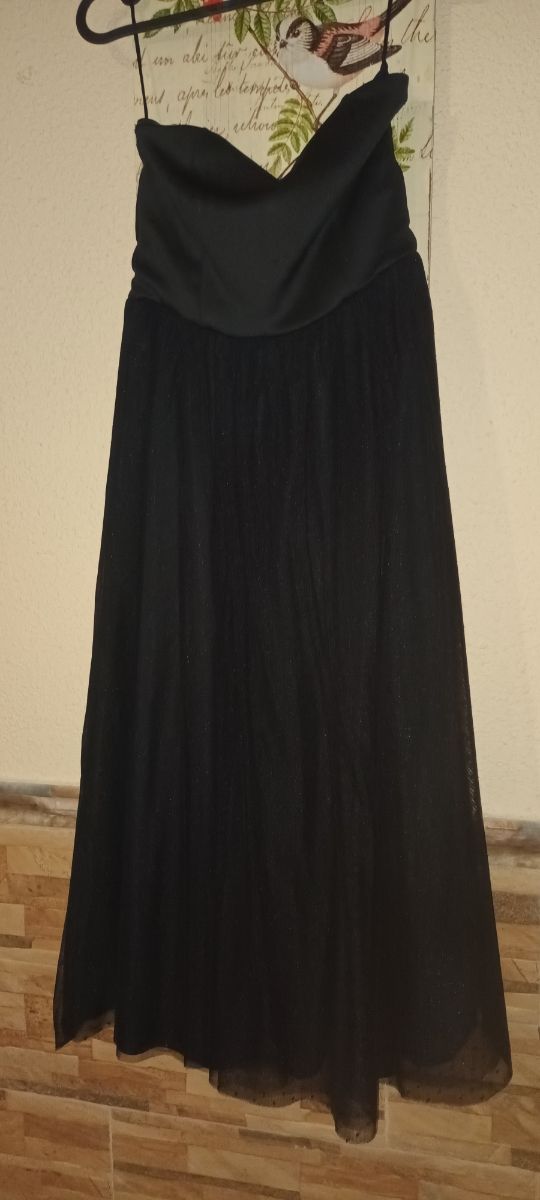 Vestido negro Stradivarius