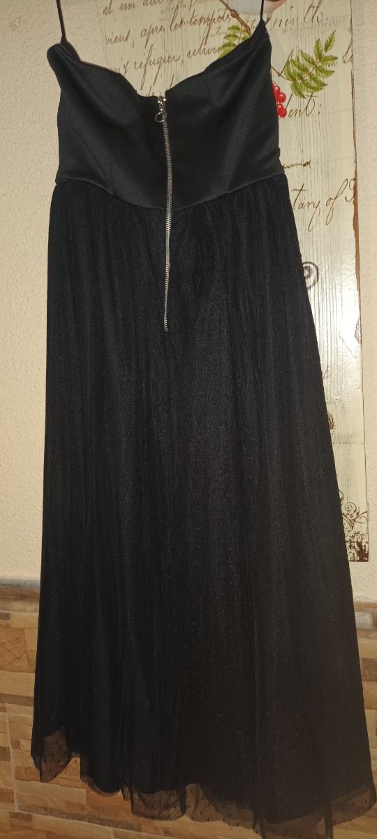 Vestido negro Stradivarius