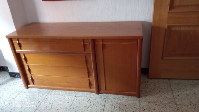 Conjunto dormitorio: cómoda, vestidora + 2 mesitas