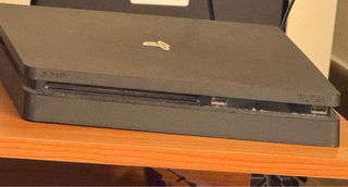 PS4 (PlayStation 4) negra