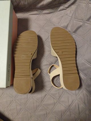Sandalias mysoft beige y doradas