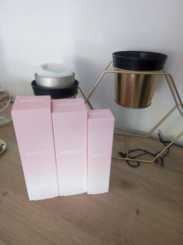 Set per la cura della pelle KYLIESKIN, confezione da 3