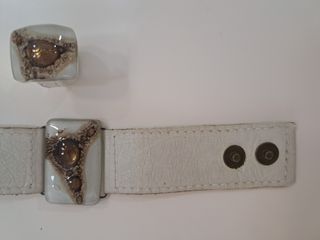 Pulsera y anillo de cuero blanco