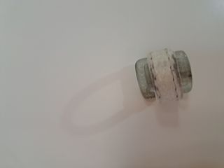 Pulsera y anillo de cuero blanco