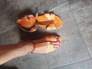 Sandalias topolino marrones y naranjas