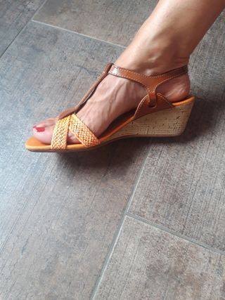 Sandalias topolino marrones y naranjas