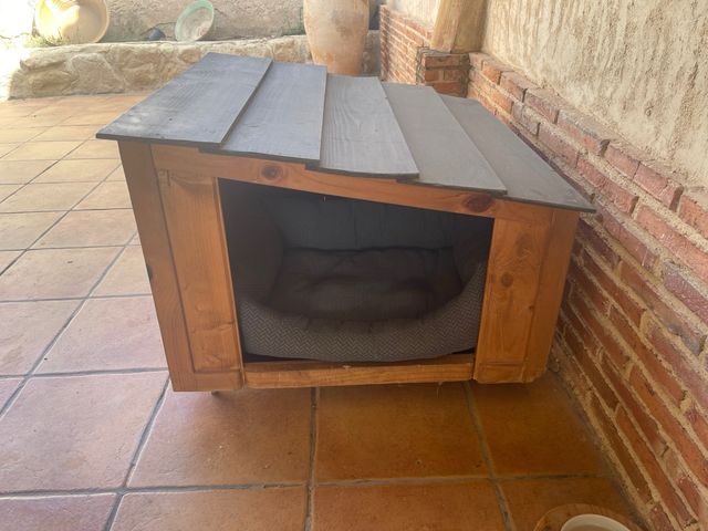Casita perro madera