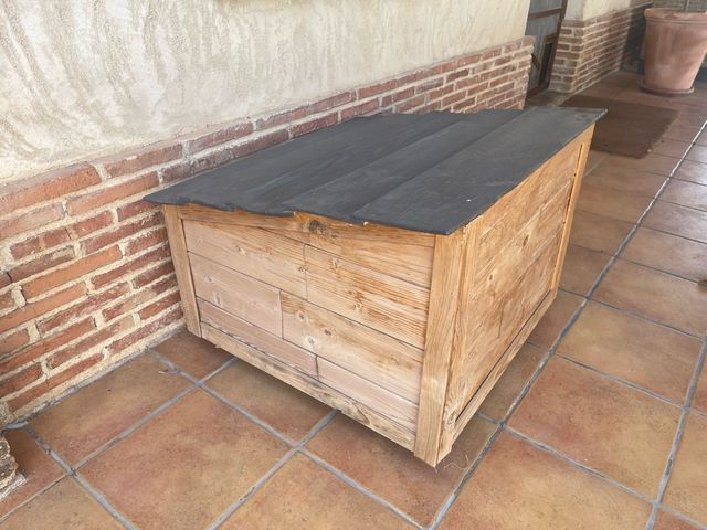 Casita perro madera