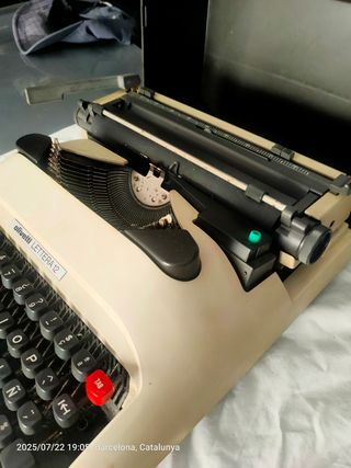 Olivetti Lettera 12 - Máquina de escribir