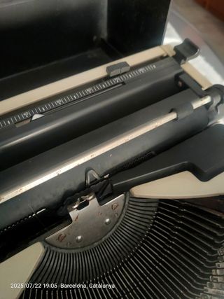 Olivetti Lettera 12 - Máquina de escribir