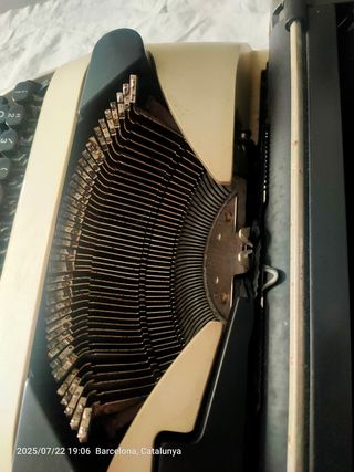 Olivetti Lettera 12 - Máquina de escribir