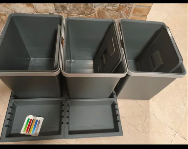 Contenedor reciclaje Elletipi 3 cubos gris