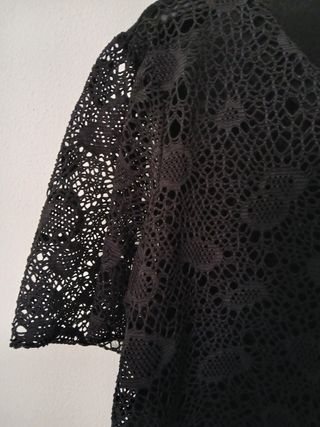 Maglia nera traforata