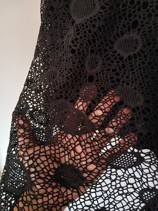 Maglia nera traforata
