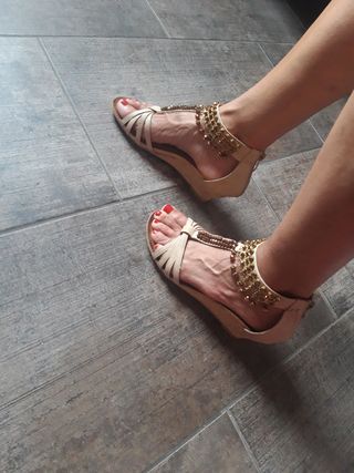 Sandalias topolino beige y doradas