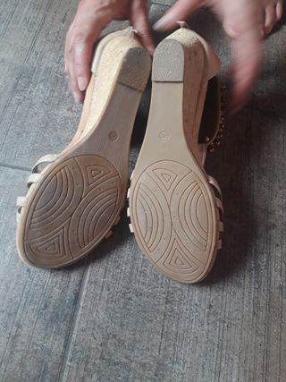 Sandalias topolino beige y doradas