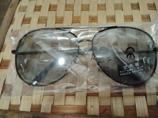 Gafas aviador,3 pares.Negro,gris y amarillo.25€.