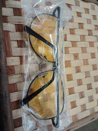 Gafas aviador,3 pares.Negro,gris y amarillo.25€.