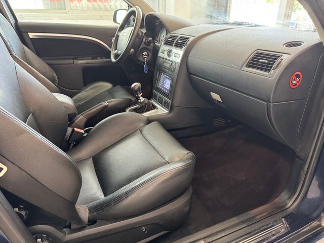 Ford Mondeo 3.0i V6 ST 220 Wagon 
