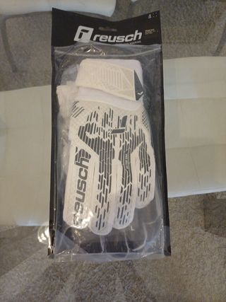 Guantes Reusch, ideal para canchas sintéticas