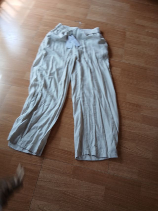 Pantalones Stradivarius beige anchos