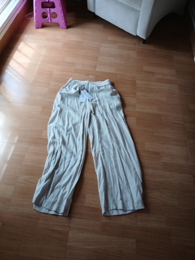 Pantalones Stradivarius beige anchos