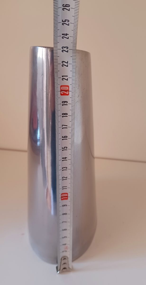 Jarrón metálico plateado