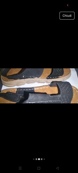 Sandali estivi neri e marroni