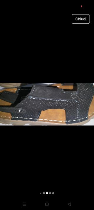 Sandali estivi neri e marroni