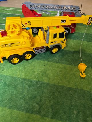 2 Camiones Juguete: Bomba & Grúa