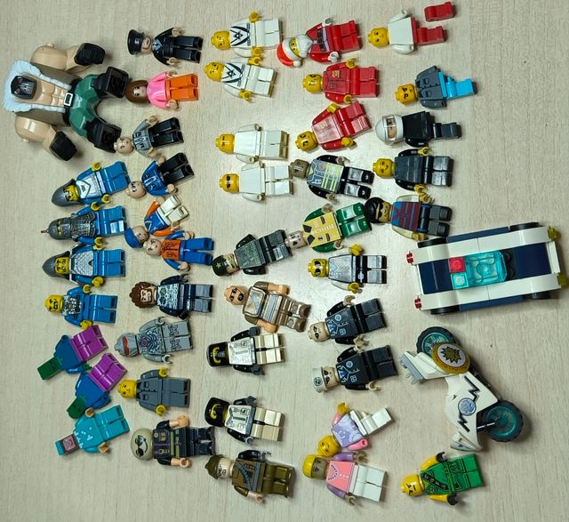 Tipo‼️Lego mixto: 38 minifiguras + ruedas