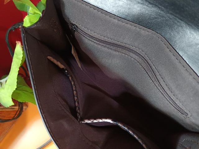 Bolso piel serpiente marrón-negro