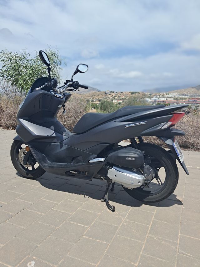 Honda PCX 125cc - 18200km. 2019. Benidorm.