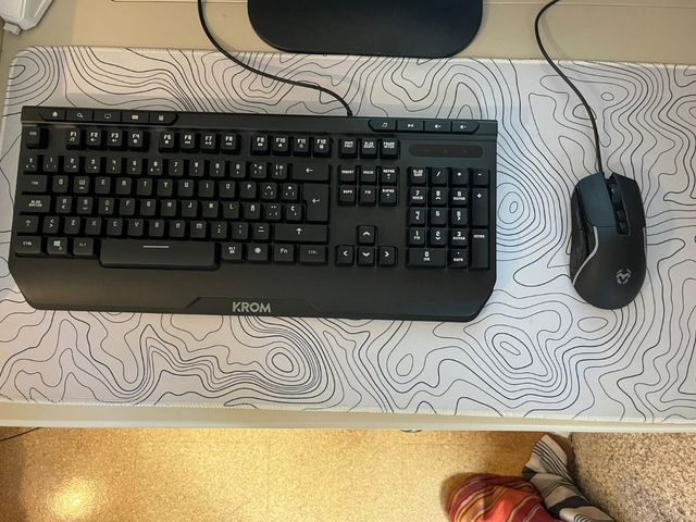 Teclado y ratón Krom negros