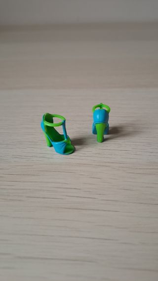 7 pares zapatos para muñecas
