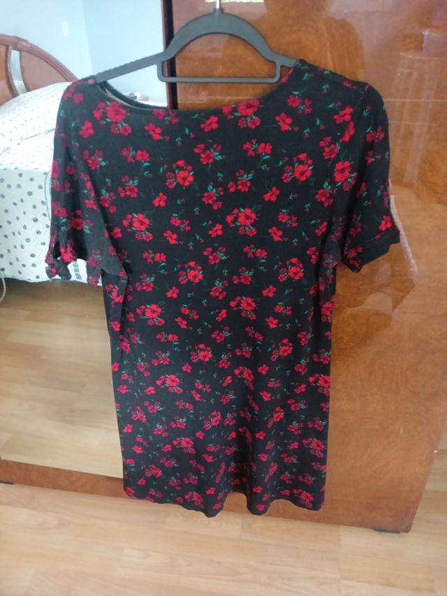 Vestido floral rojo y negro